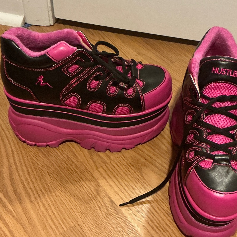 Hustler Hollywood Dolls Kill Vibrant Pink and Black Platform Sneakers - Picture 2 of 6